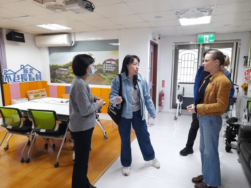 1131209 SBS Australia 澳洲特別廣播服務公司(Special Broadcasting Service)採訪報導-1