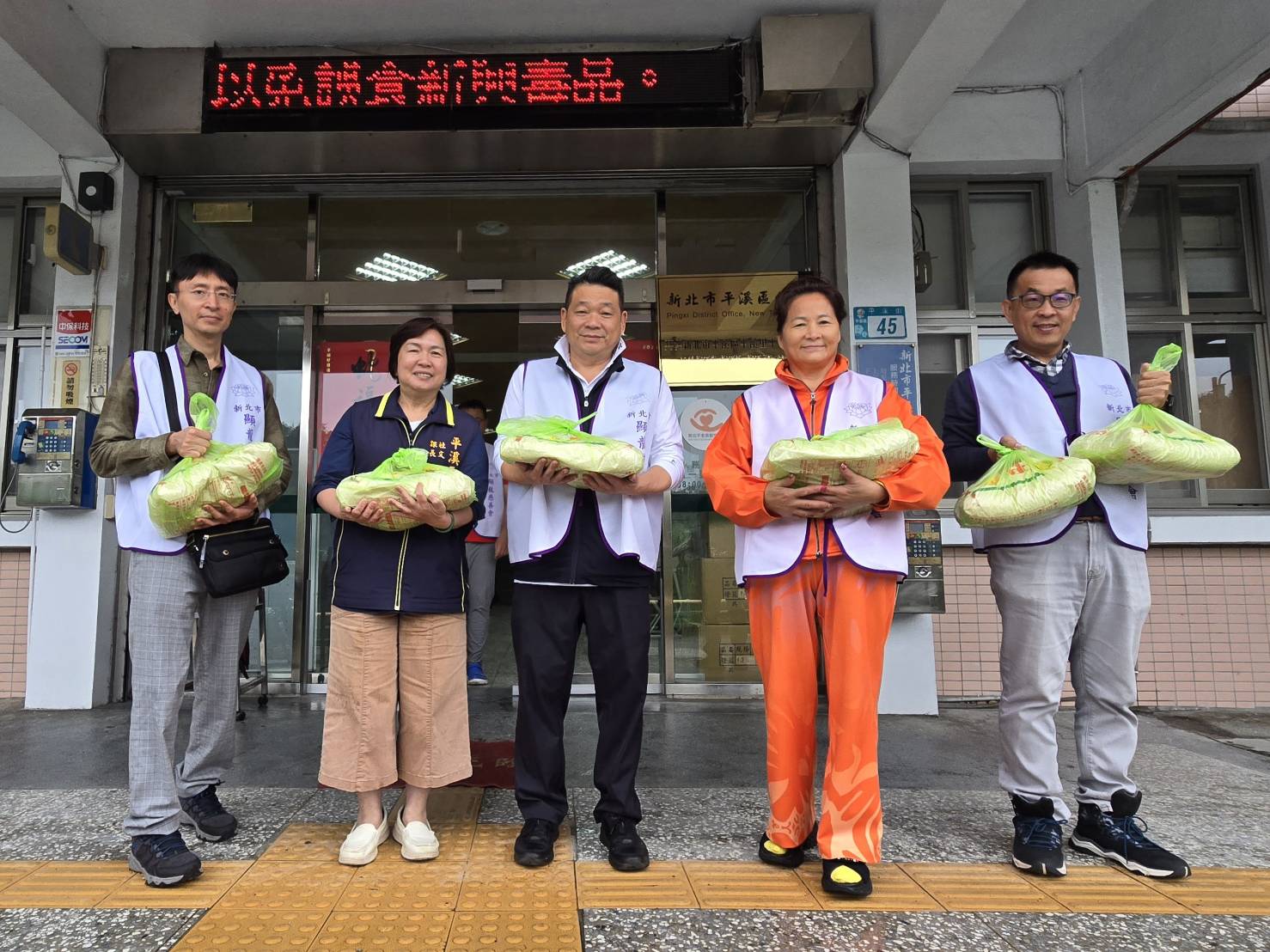 1118-顯龍愛心關懷慈善會捐贈物資