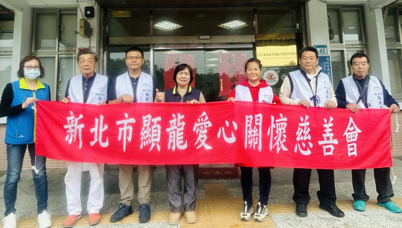 顯龍愛心關懷慈善會捐贈物資01