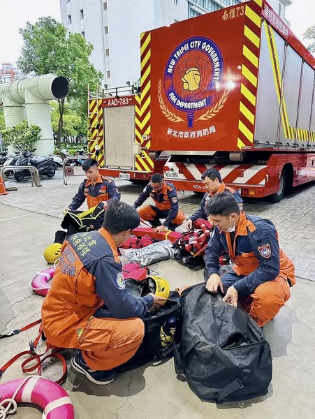 新北消防特搜大隊支援花蓮災後復原集結照